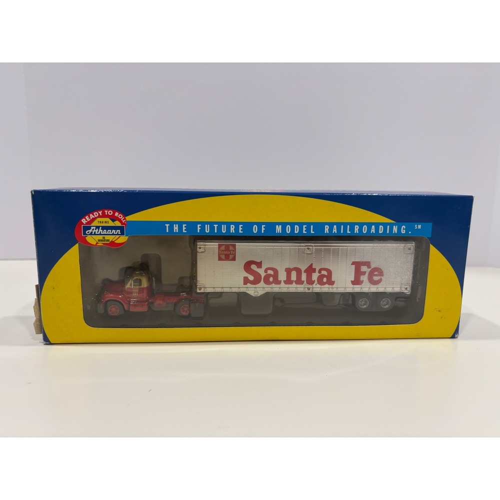 Athearn 93192 HO Scale Mack B Truck with 40ft Santa Fe Trailer Red Silver